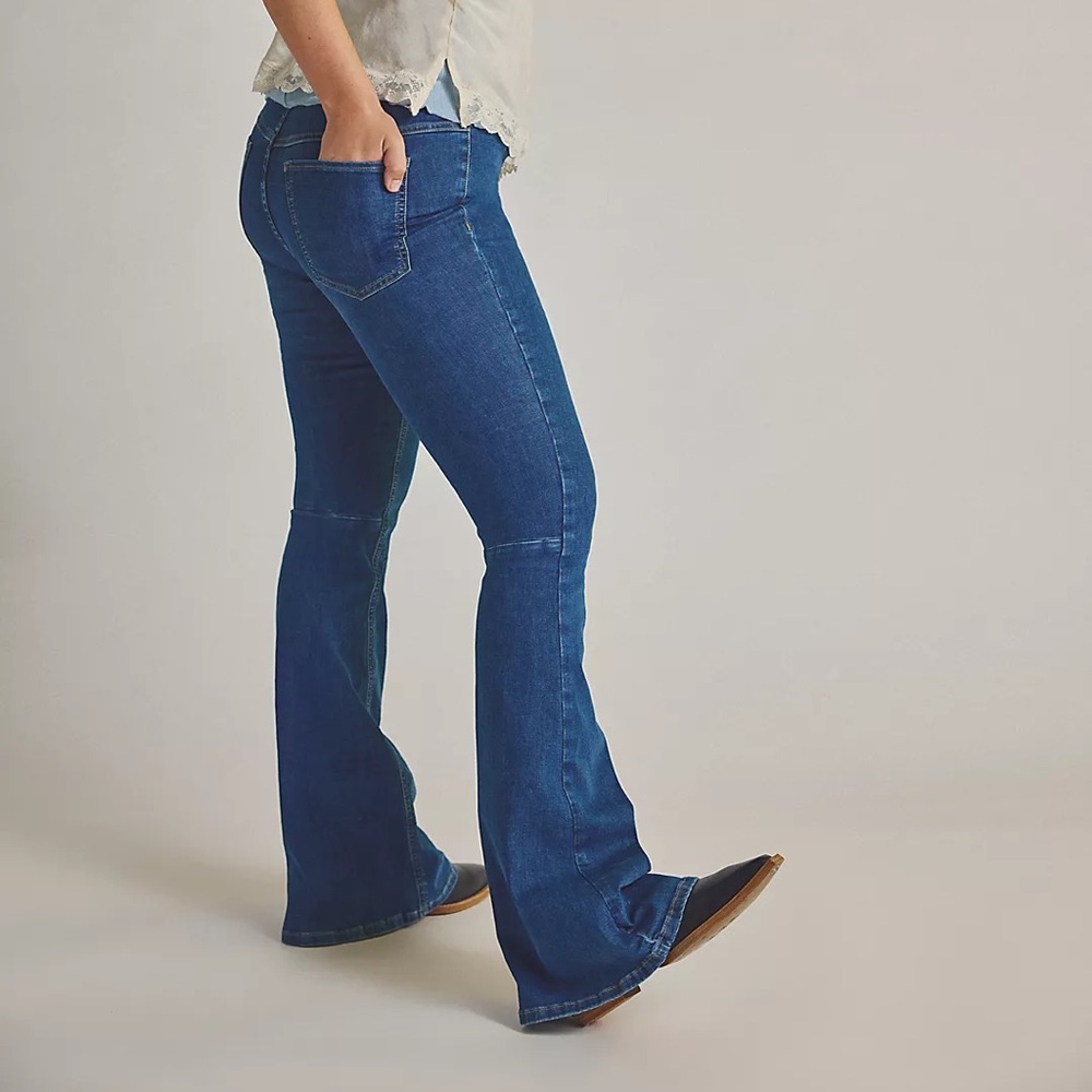NWT We The Free Penny Pull-On Flare Jeans Size 29 Short
